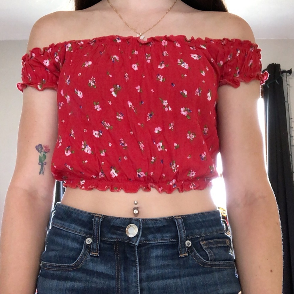 Red flower crop top - Picture 2 of 2